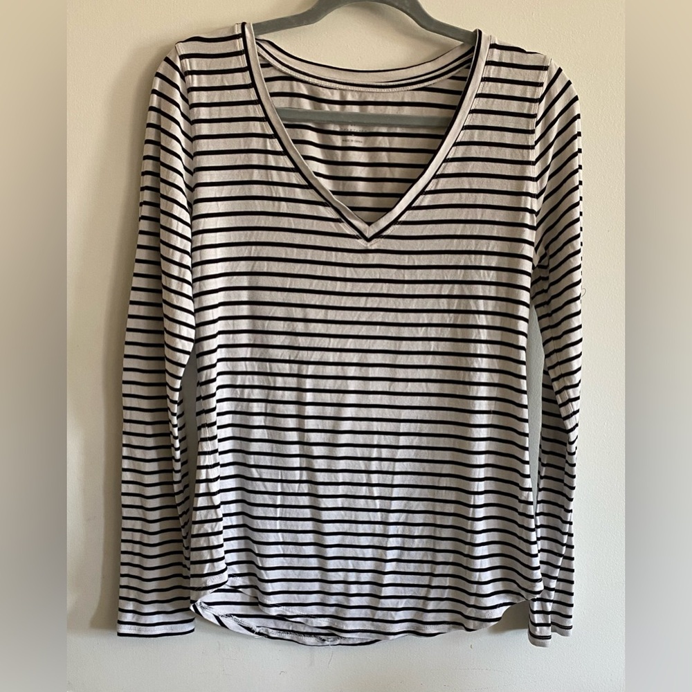 Mi Monochrome Striped V-Neck Long Sleeve Tee